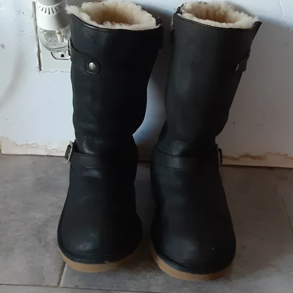UGG boots size 5 - Picture 4 of 5